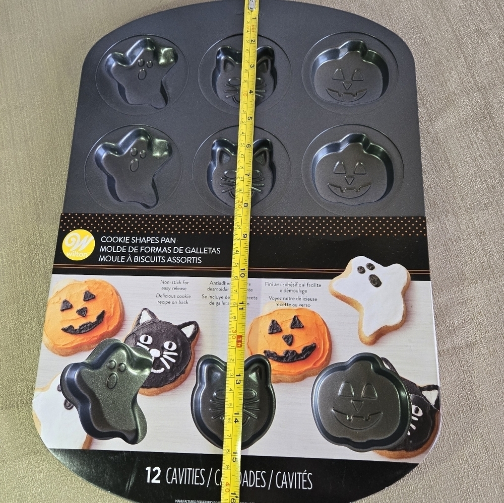 WILTON | Halloween Cookie Shapes Pan - Black - Picture 4 of 4